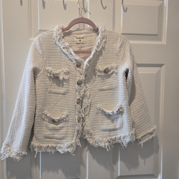 Vinateg CHANEL White Tweed Blazer with Fringe - Picture 1 of 9
